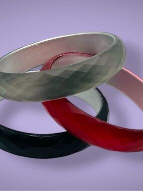 Versatile Set of Three Faceted Plastic Bangle Bracelets Gray Red Black